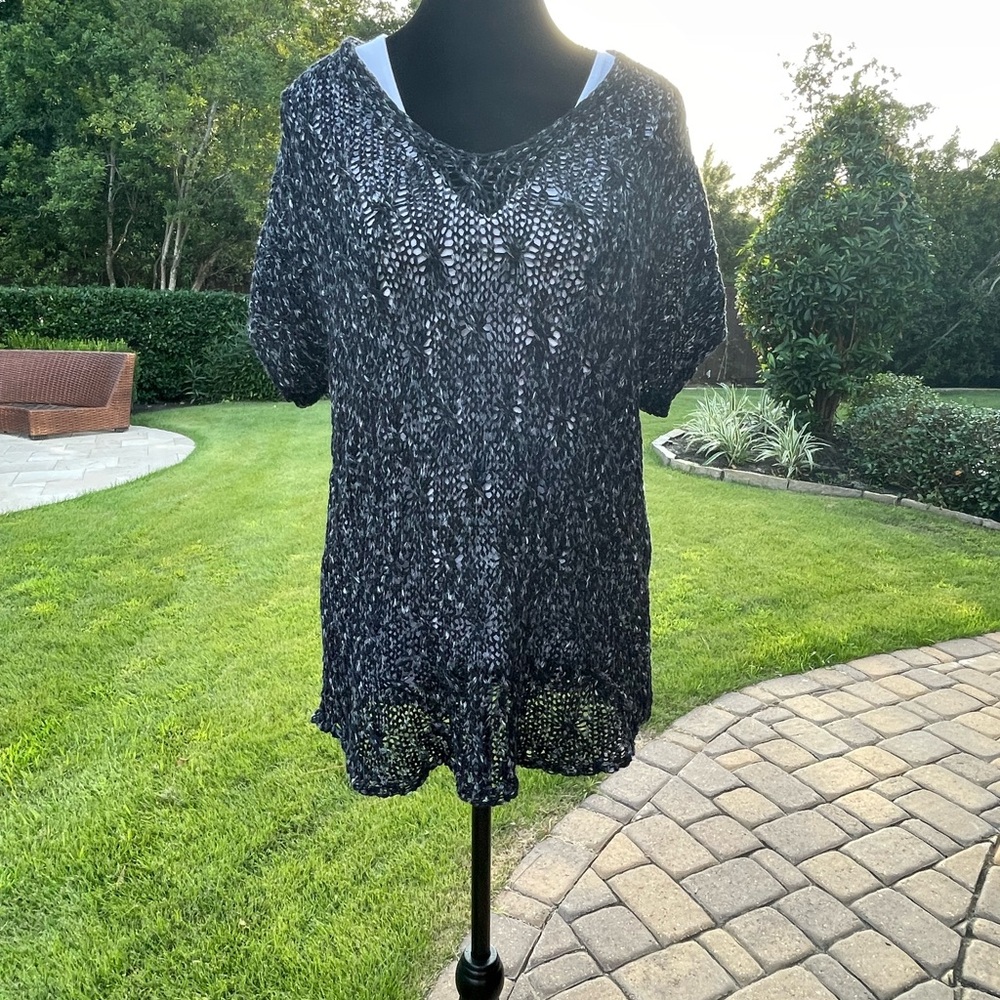 Eileen Fisher- Knit Sweater Top (Size M) in Black & White!